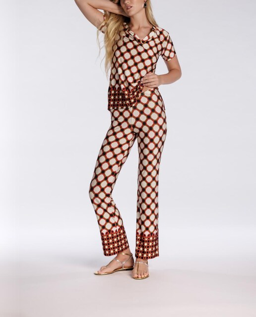 Imagen 0 de Pantalón de mujer anchos de tela estampada.