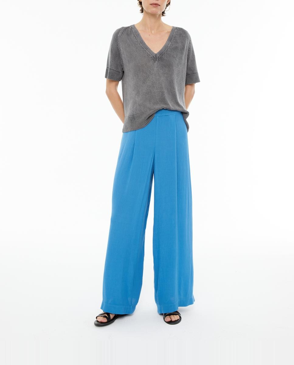 Imagen 0 de Pantalón de mujer con goma en la cintura y pinzas delanteras.