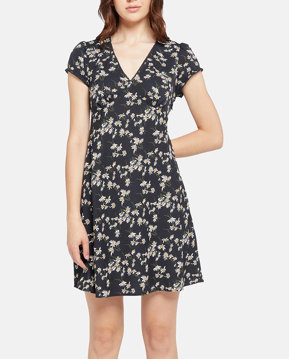 Imagen 0 de Vestido corto de manga corta escote pico
