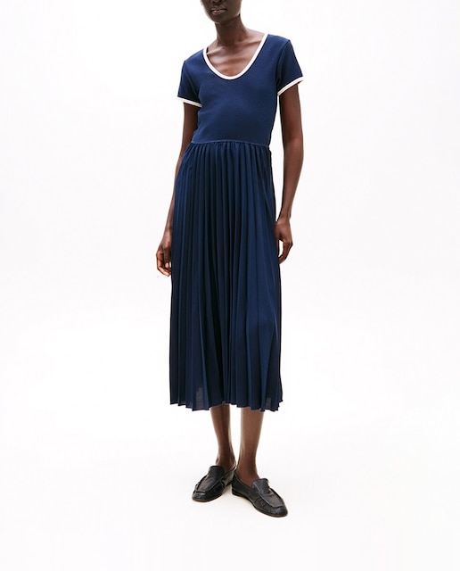 Imagen 0 de Vestido midi plisado de manga corta