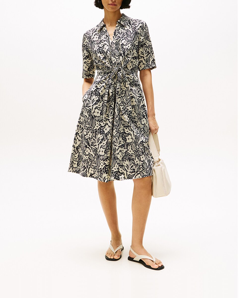 Imagen 0 de Vestido corto con lazada a la cintura de estampado floral