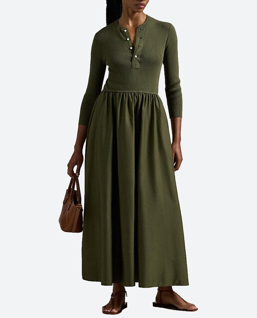 Imagen 0 de Vestido ajustado y con vuelo