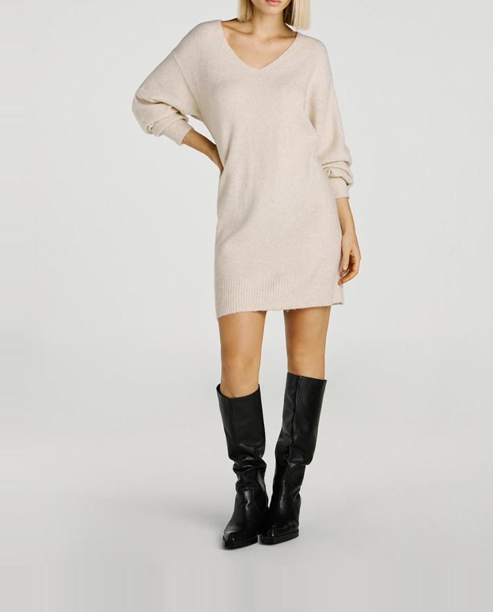 Imagen 0 de Vestido corto de punto cuello pico