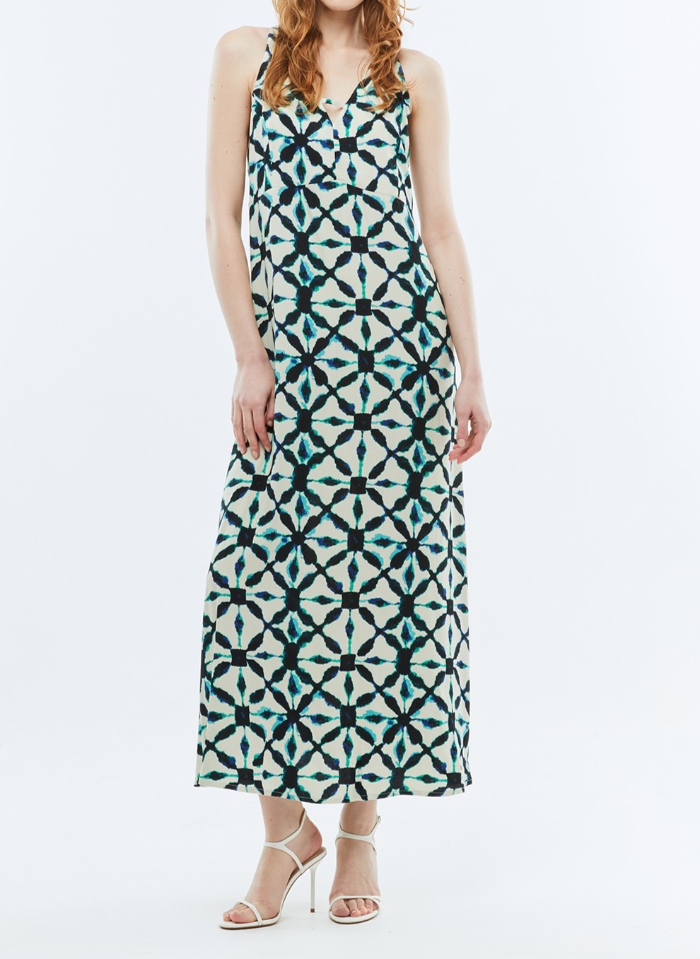 Imagen 0 de Vestido largo estampado, cuello pico y tirantes. Forrado