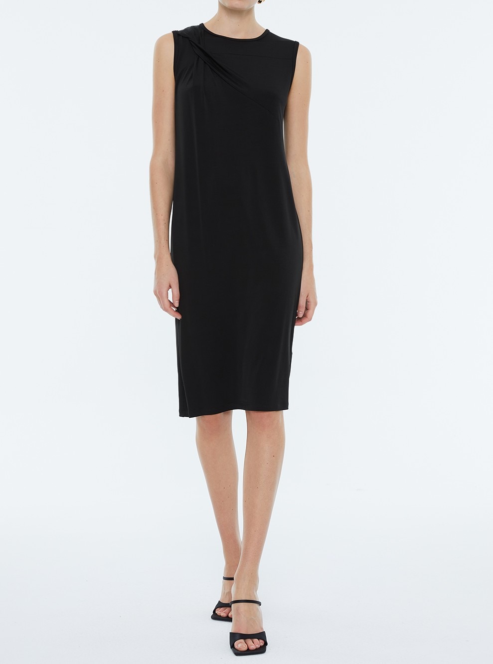 Imagen 0 de Vestido en punto liso, escote redondo, sin mangas.