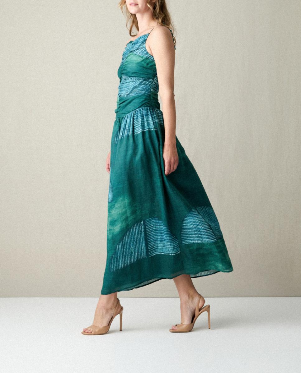 Imagen 0 de Vestido midi cuerpo fruncido estampado