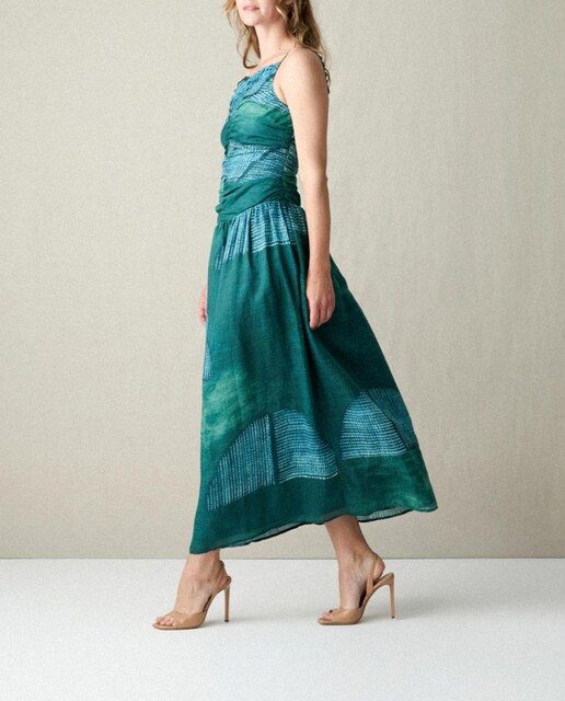 Imagen 0 de Vestido midi cuerpo fruncido estampado