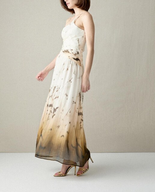 Imagen 0 de Vestido largo estampado hombro al aire