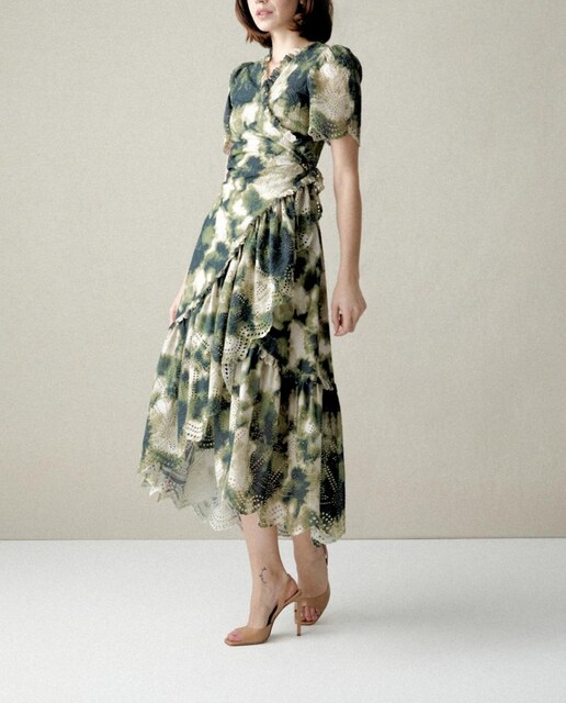 Imagen 0 de Vestido corto cruzado bordado, estampado