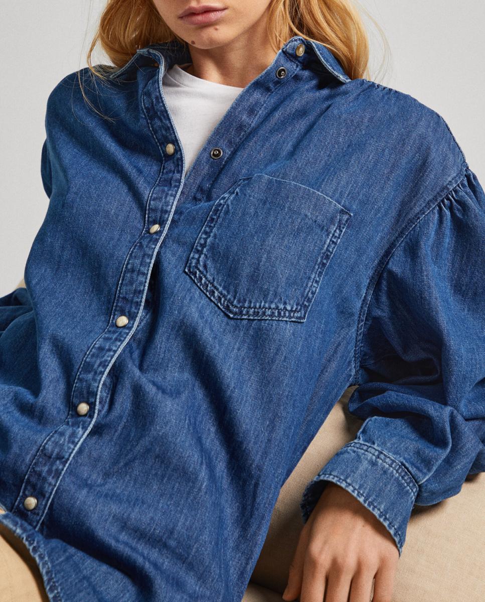 Imagen 0 de Camisa vaquera de mujer fit relaxed con botones automáticos