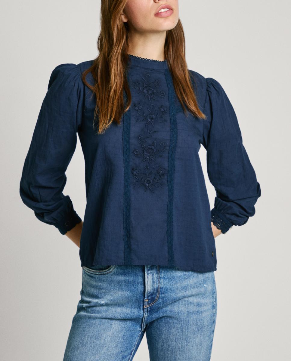 Imagen 0 de Blusa de mujer estilo romantico detalles bordados