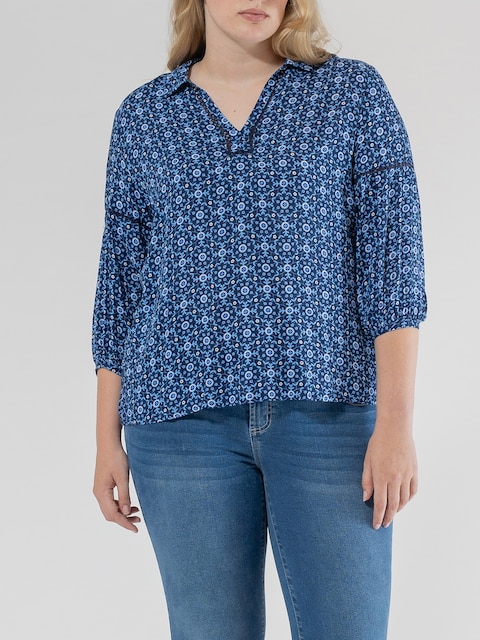 Imagen 0 de Blusa de mujer estampada cuello solapa y manga tres cuartos