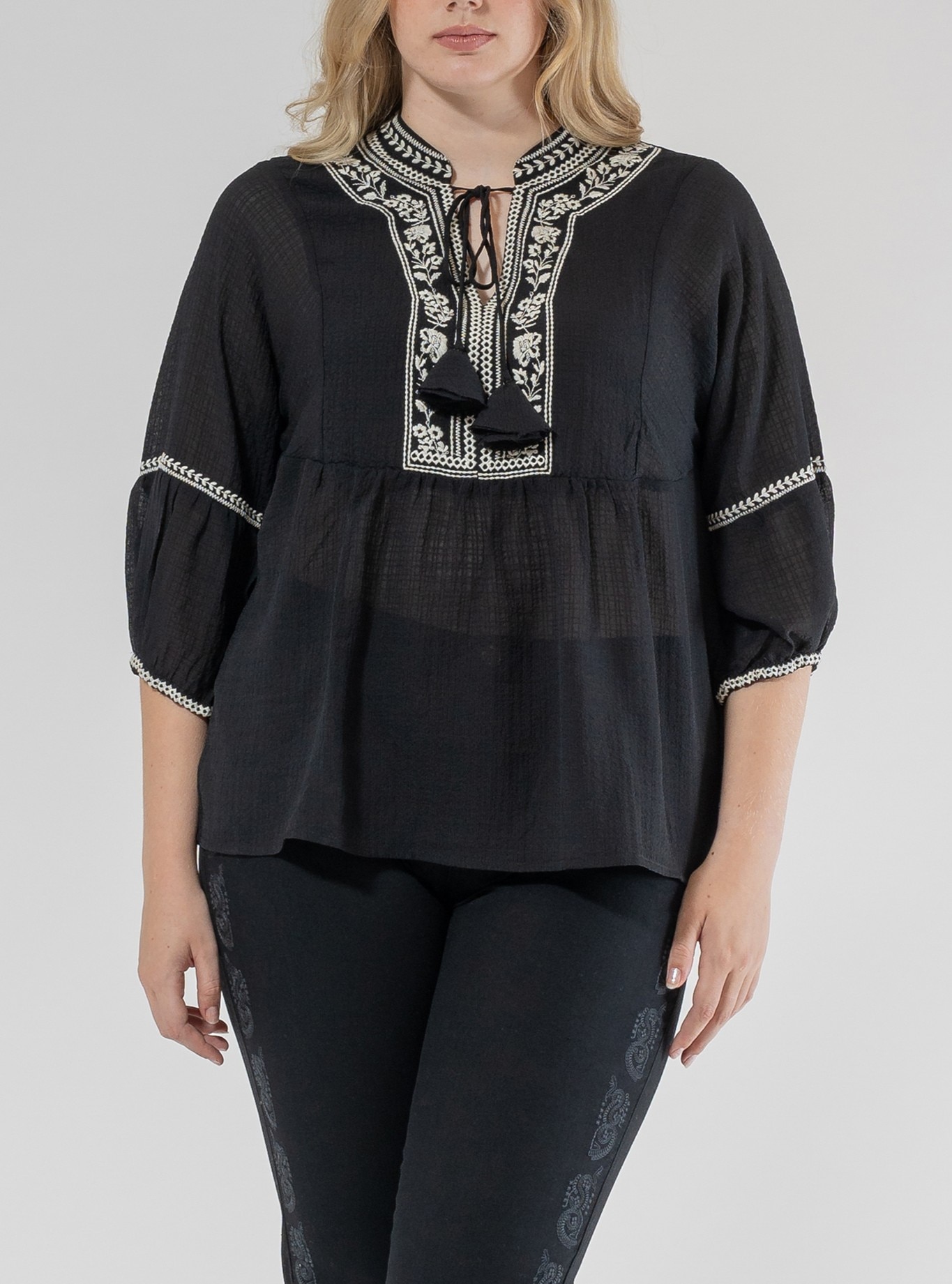 Imagen 0 de Blusa de mujer cuello mao manga tres cuartos