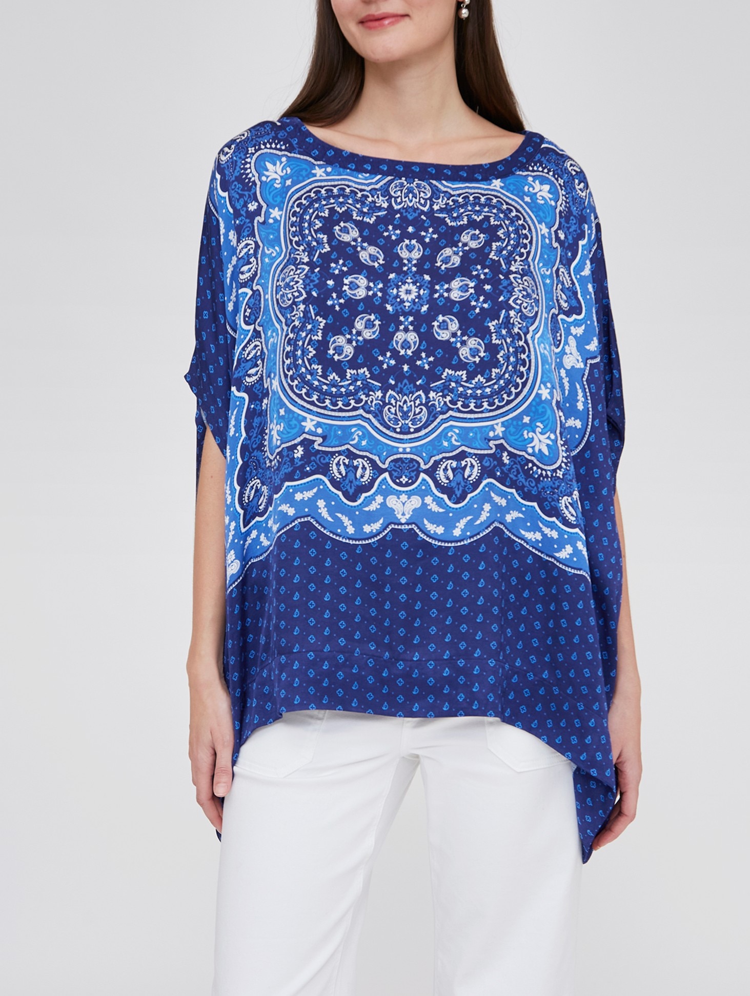 Imagen 0 de Poncho estampado cuello redondo y manga caida