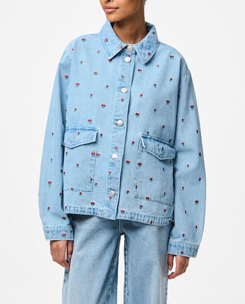 Imagen 0 de Camisa vaquera con tulipanes bordados de mujer.