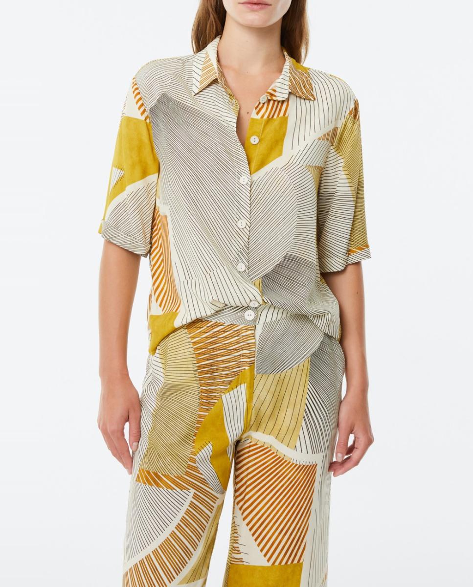 Imagen 0 de Camisa de mujer estampada manga corta cuello camisero