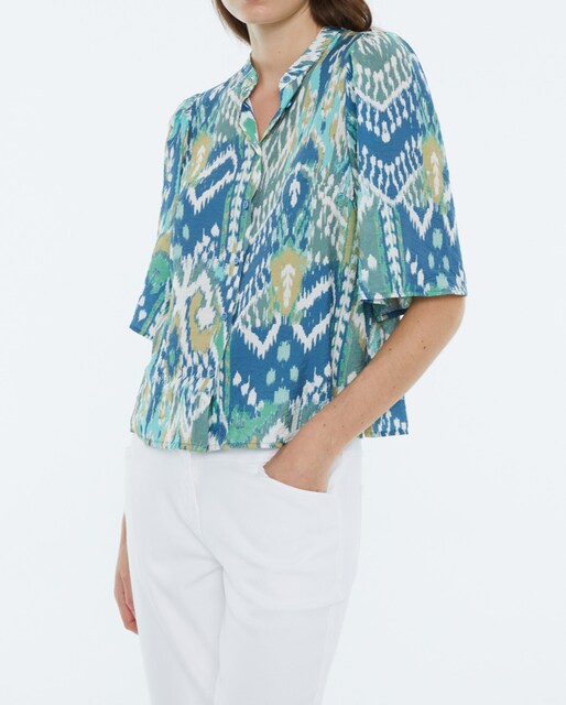 Imagen 0 de Camisa de mujer estampada, cuello mao, manga corta.
