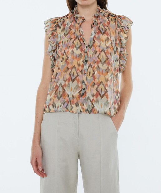 Imagen 0 de Camisa de mujer estampada en georgette, cuello mao, sin mangas.