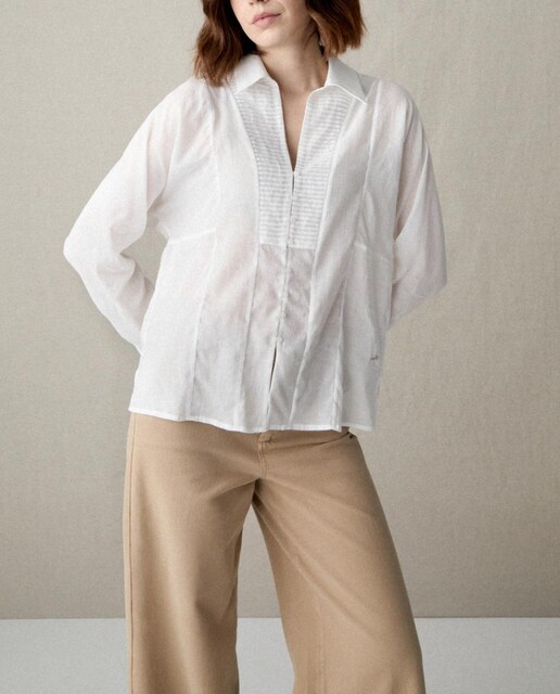 Imagen 0 de Camisa con tablas en pecho