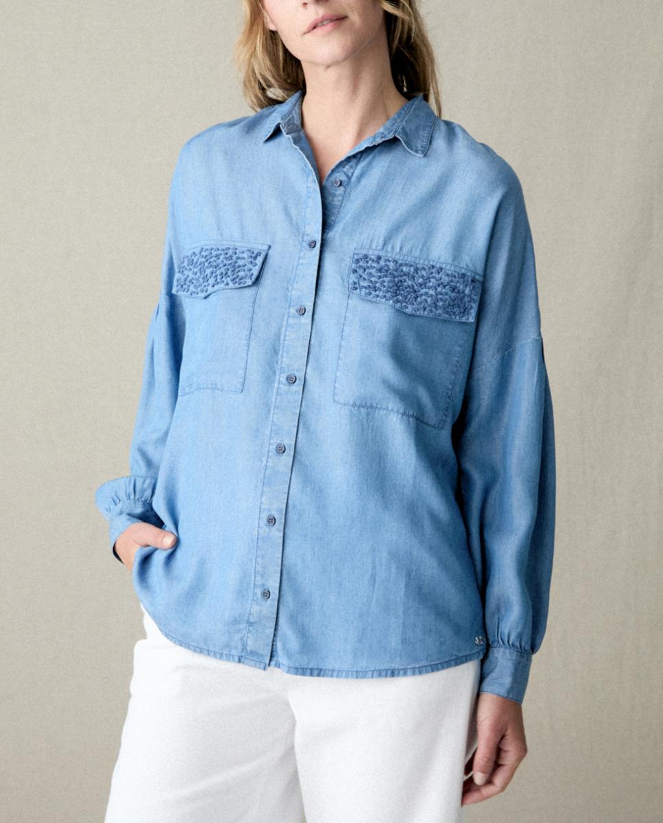 Imagen 0 de Blusa denim bolsillo pedrería