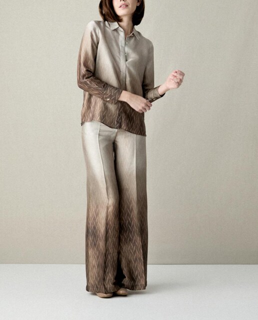 Imagen 0 de Blusa satén estampado marrones degrade