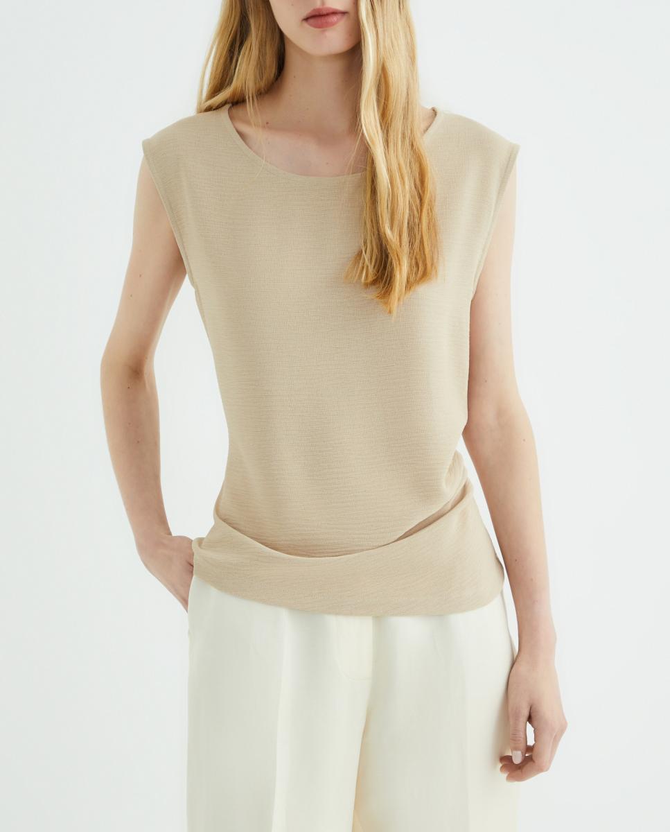 Imagen 0 de Blusa de mujer cuello redondo abierto sin mangas