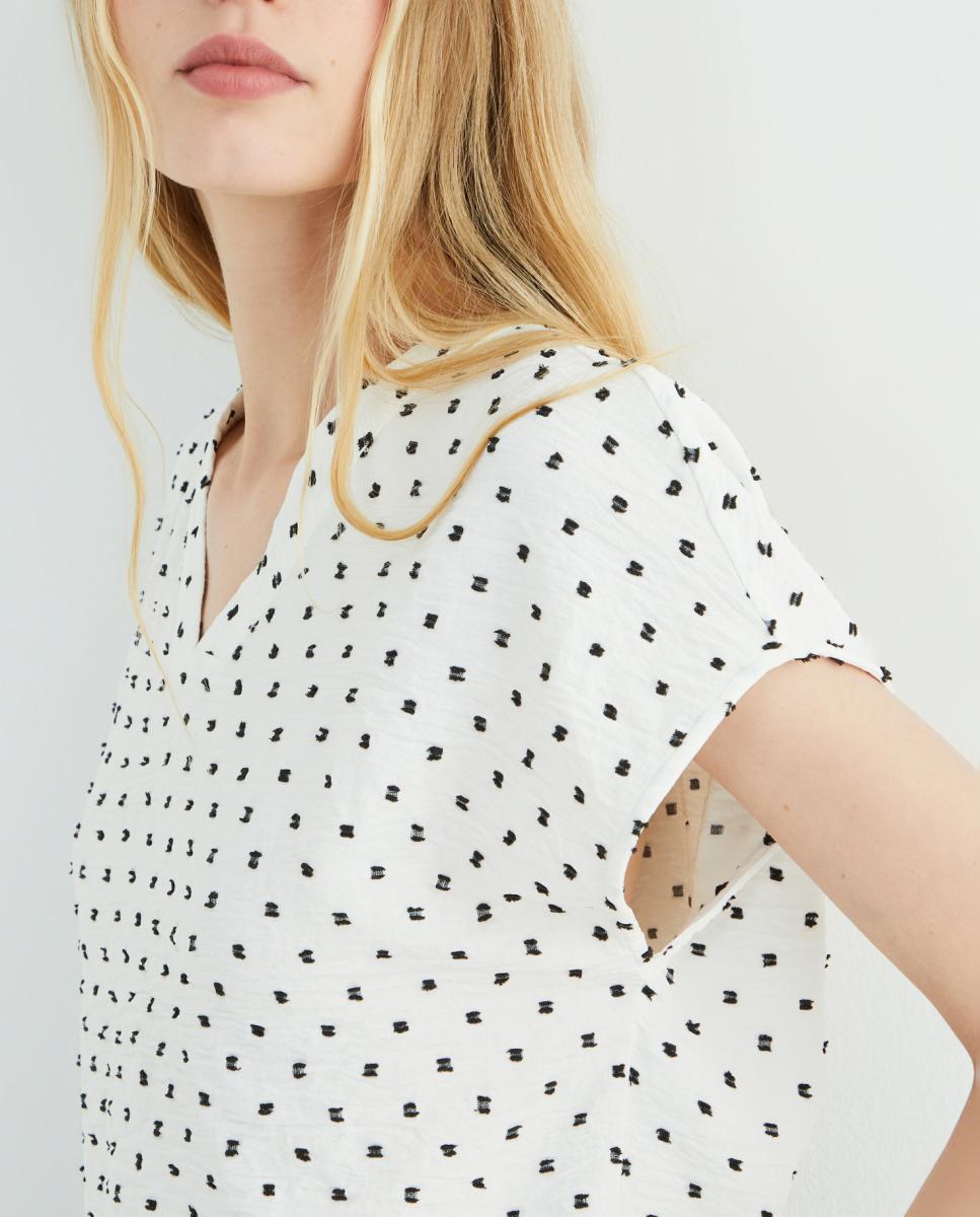 Imagen 0 de Camisa de mujer cuello pico manga corta