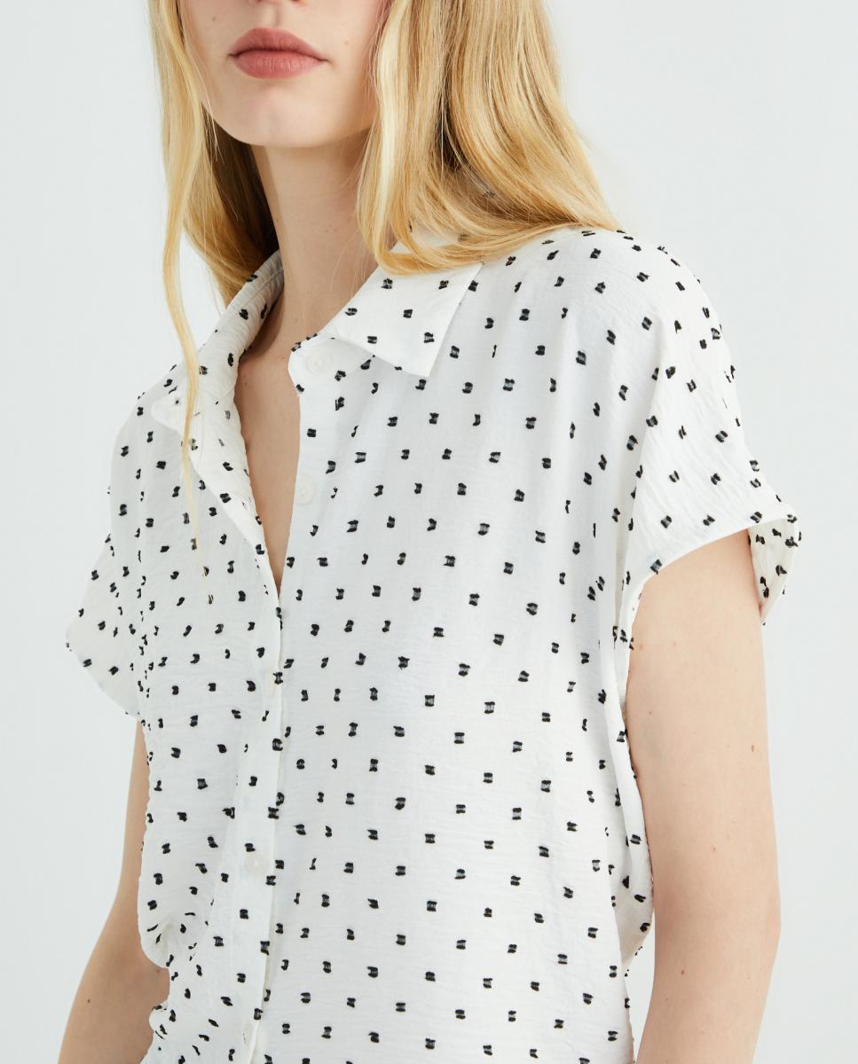 Imagen 0 de Camisa de mujer cuello redondo sin mangas
