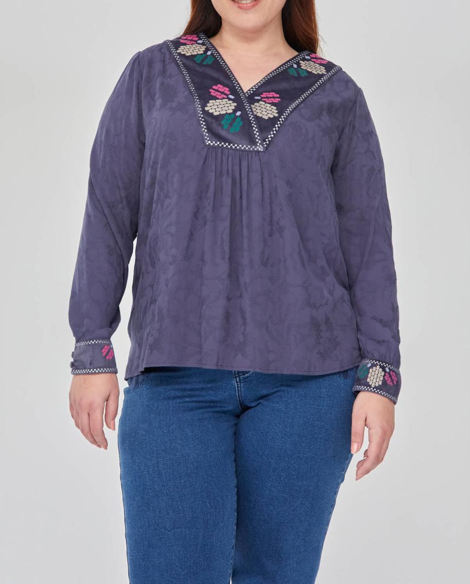Imagen 0 de Blusa escote pico con bordado