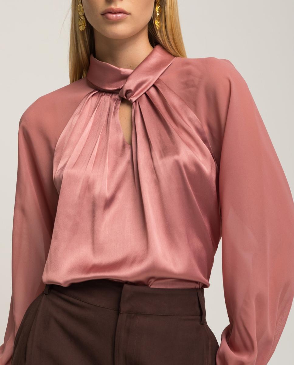 Imagen 0 de Blusa de mujer de satén con abertura frontal