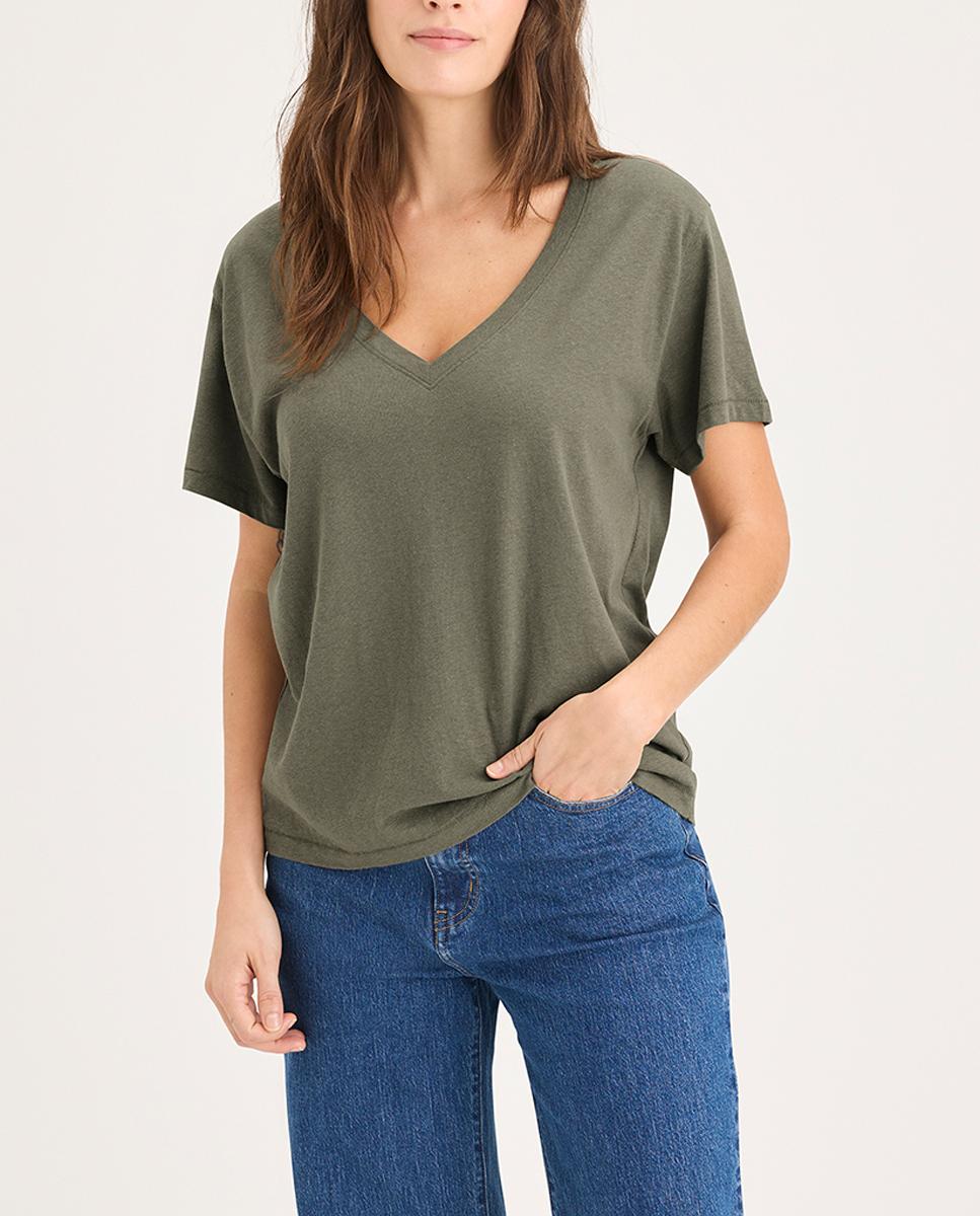 Imagen 0 de Camiseta escotada cuello pico