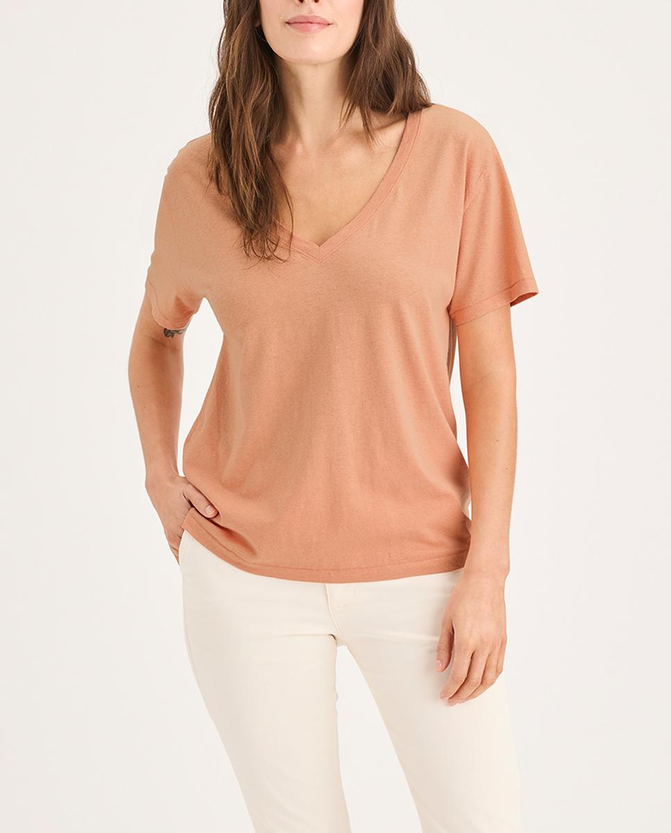 Imagen 0 de Camiseta escotada cuello pico