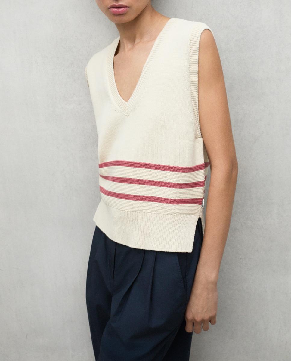 Imagen 0 de Jersey de punto liso con cuello, dobladillo y sisas de canalé.