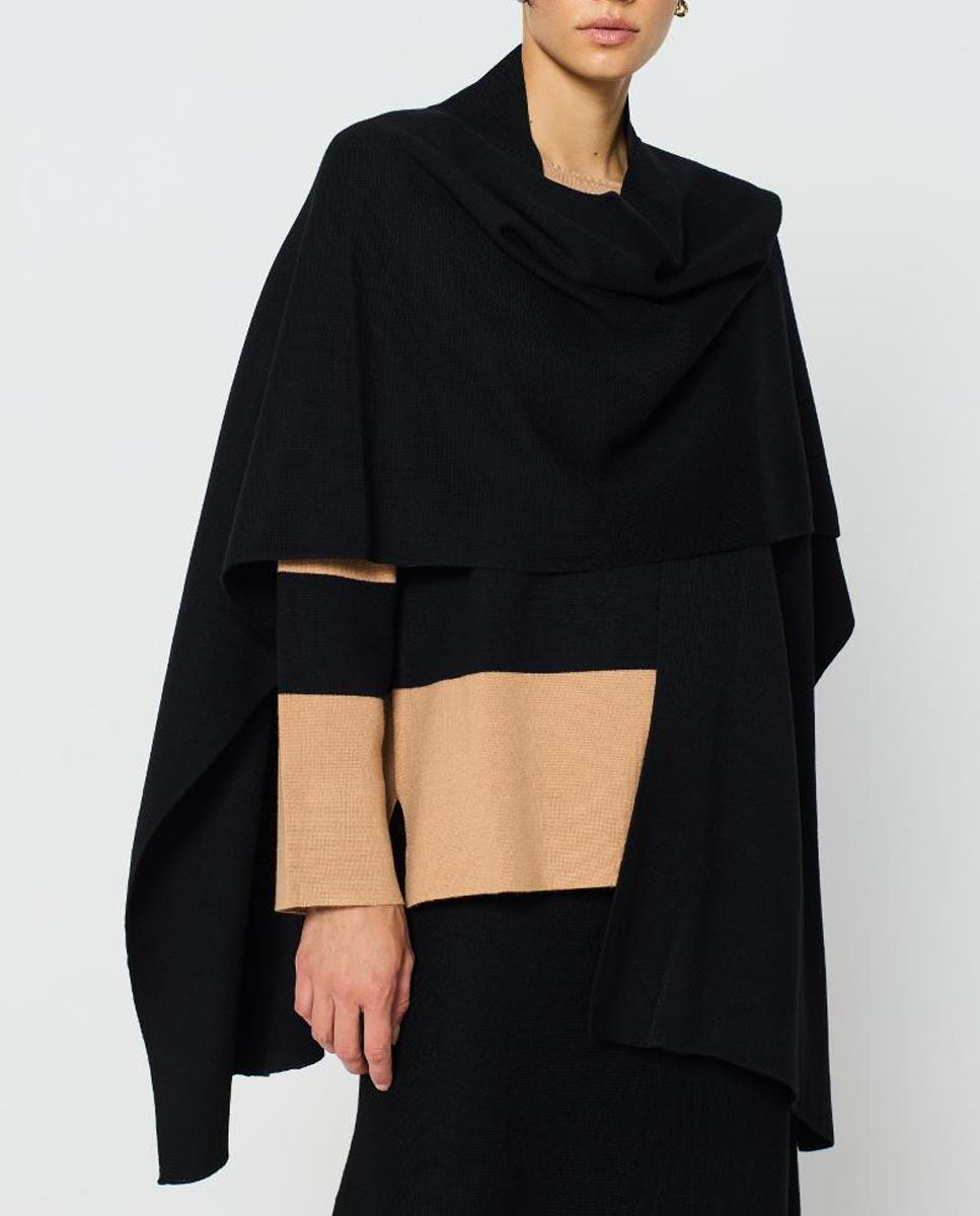 Imagen 0 de Capa de mujer monocolor con cuello