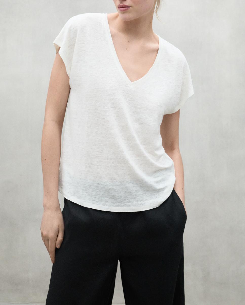 Imagen 0 de Camiseta de lino en manga corta con cuello en V.