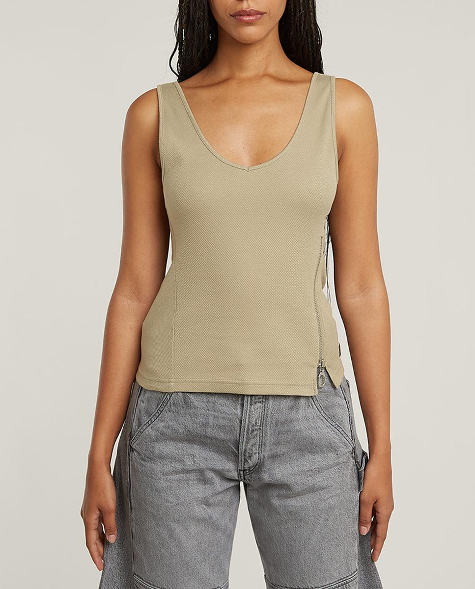 Imagen 0 de Camiseta de mujer cuello pico y corte ajustado.