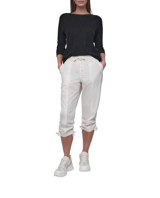 Imagen 0 de Pantalón de mujer capri estilo cargo.