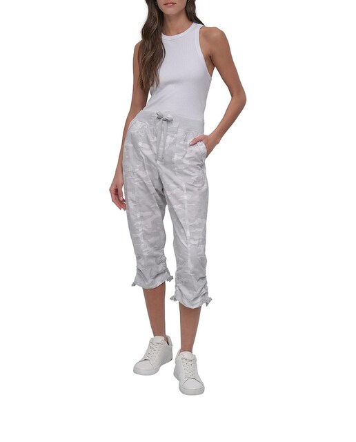 Imagen 0 de Pantalón de mujer capri estilo cargo.