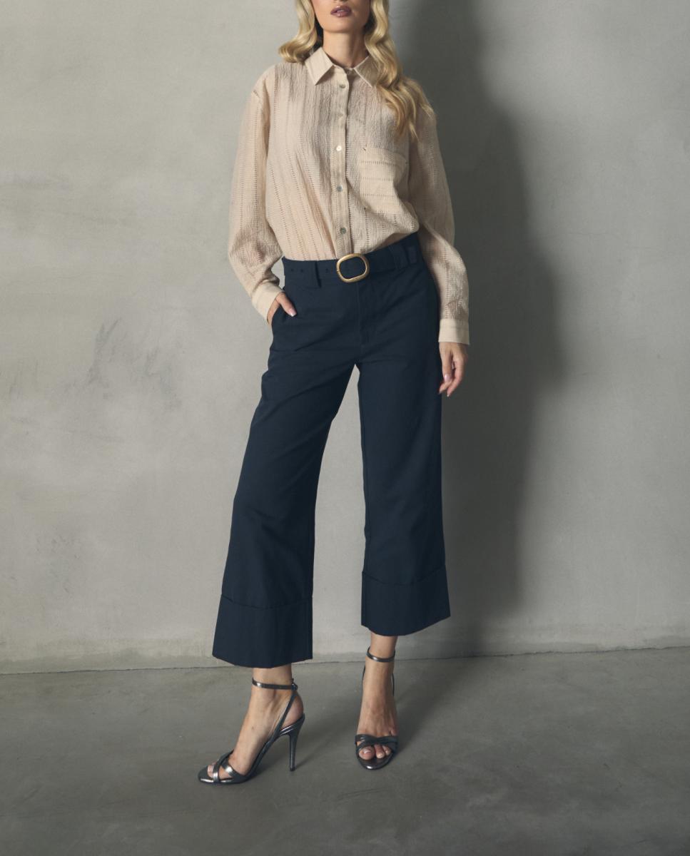 Imagen 0 de Pantalón de mujer estilo cropped.