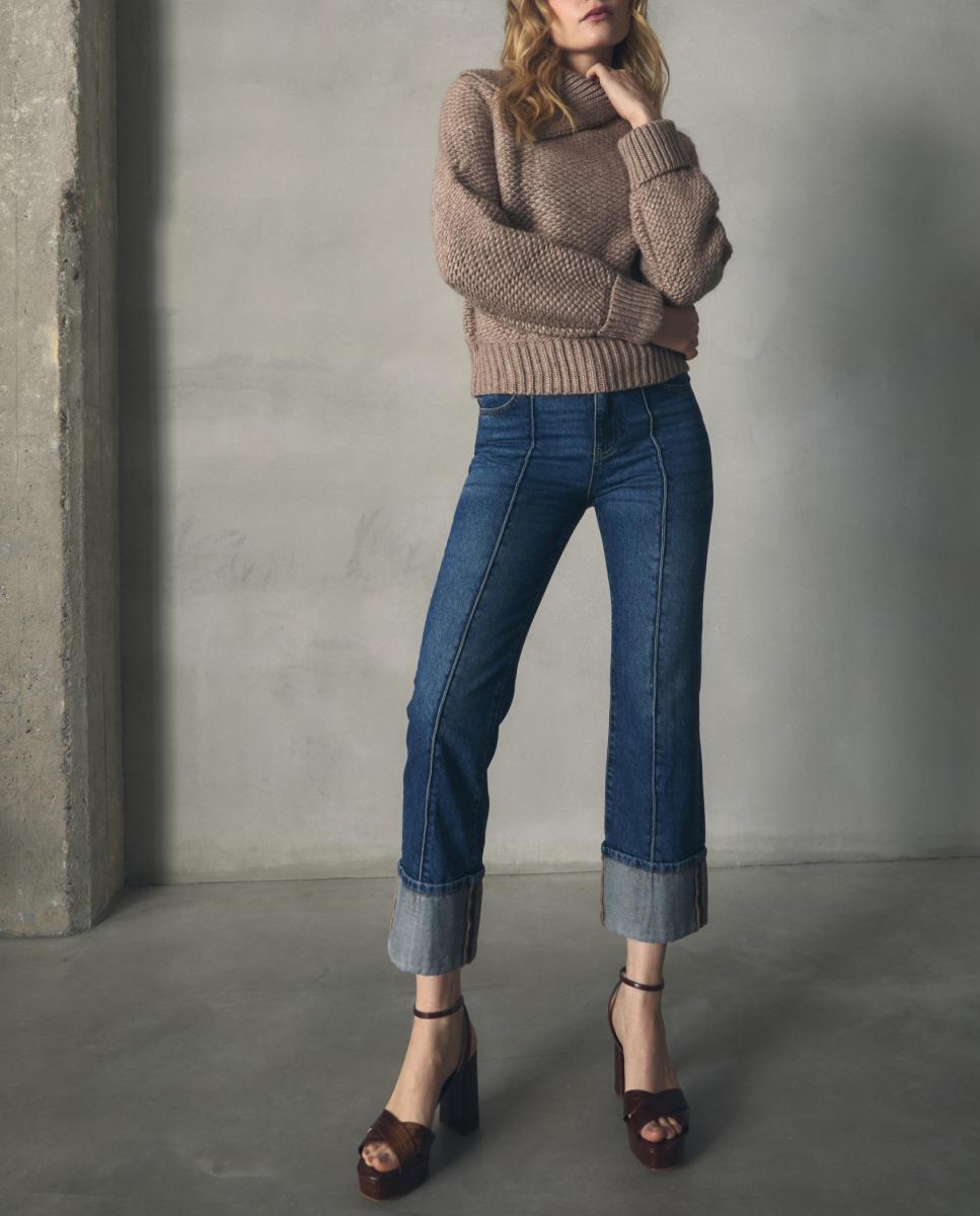 Imagen 0 de Pantalón denim de mujer estilo cropped.
