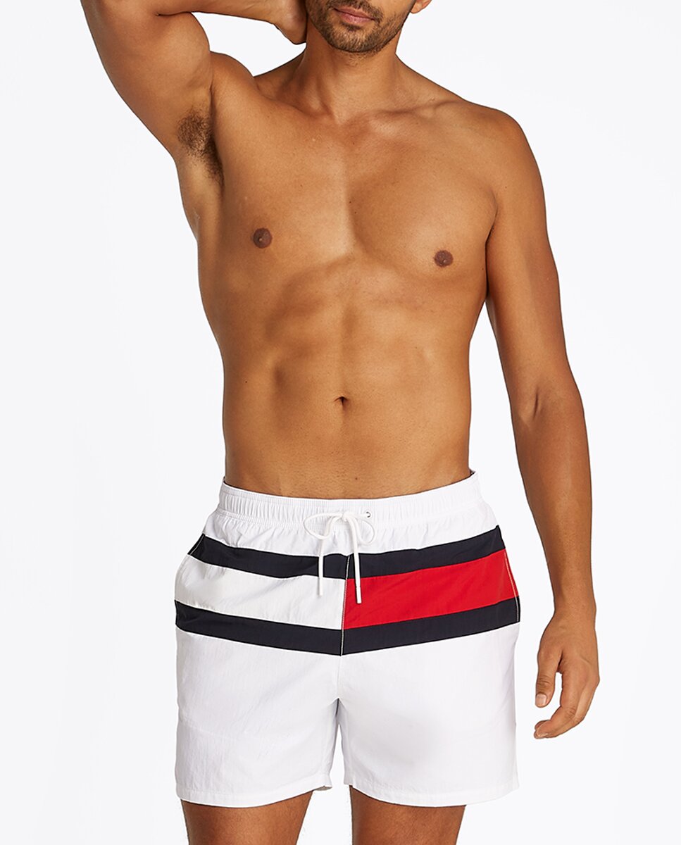 Imagen 0 de Bañador de hombre con dos bolsillos lateriales y cintura ajustable