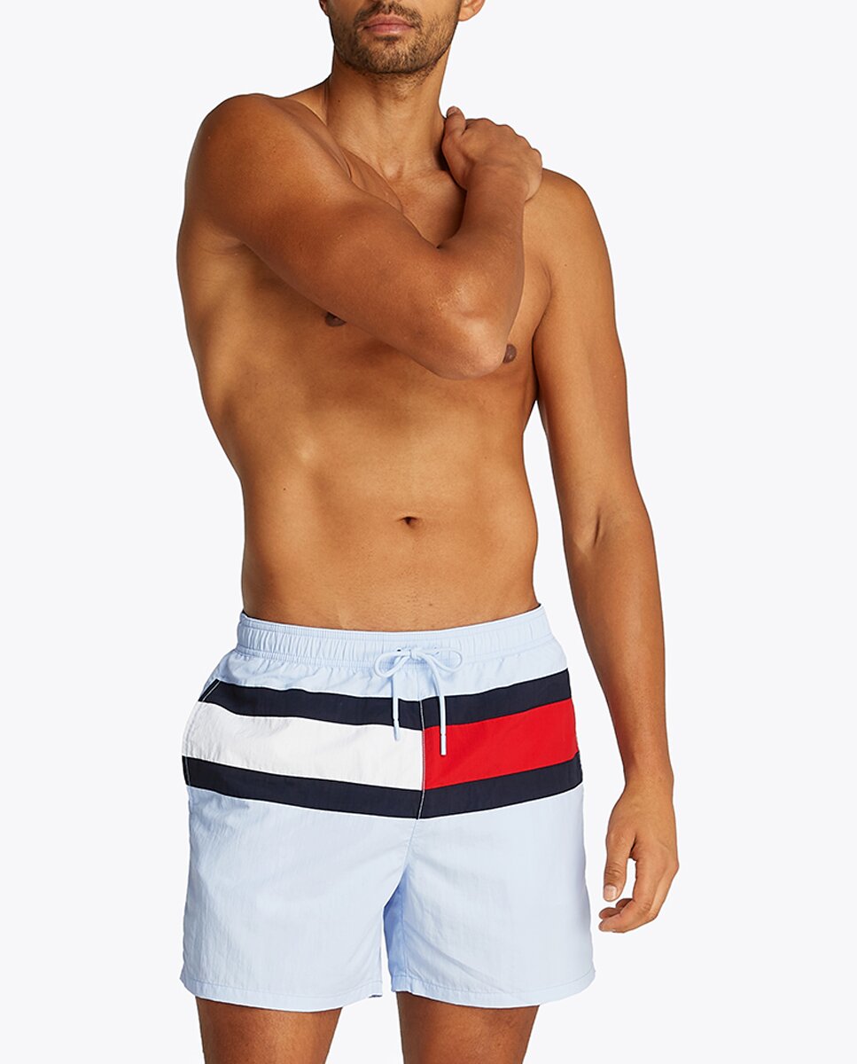 Imagen 0 de Bañador de hombre con dos bolsillos lateriales y cintura ajustable