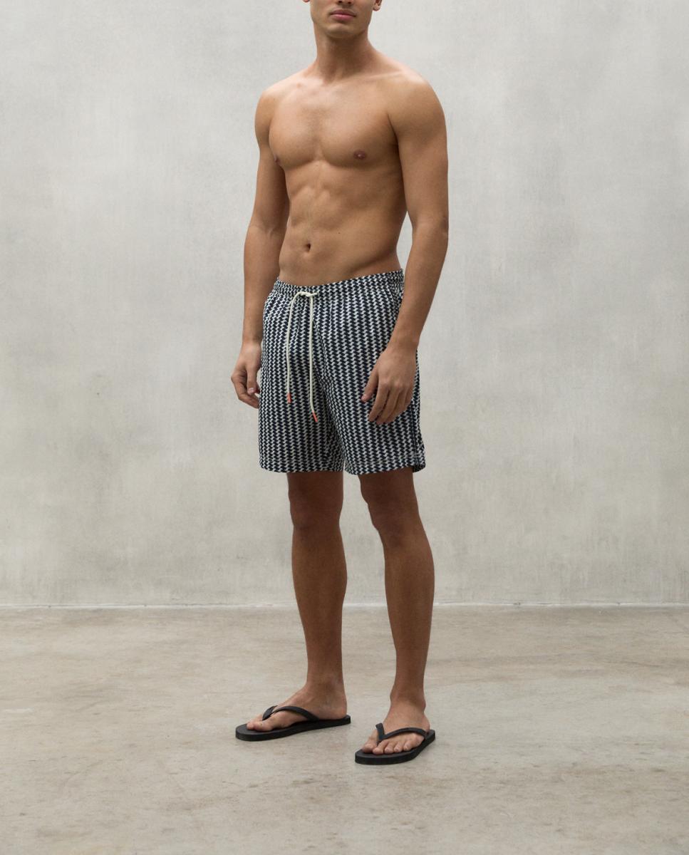 Imagen 0 de Traje de baño con cintura elástica y múltiples bolsillos.