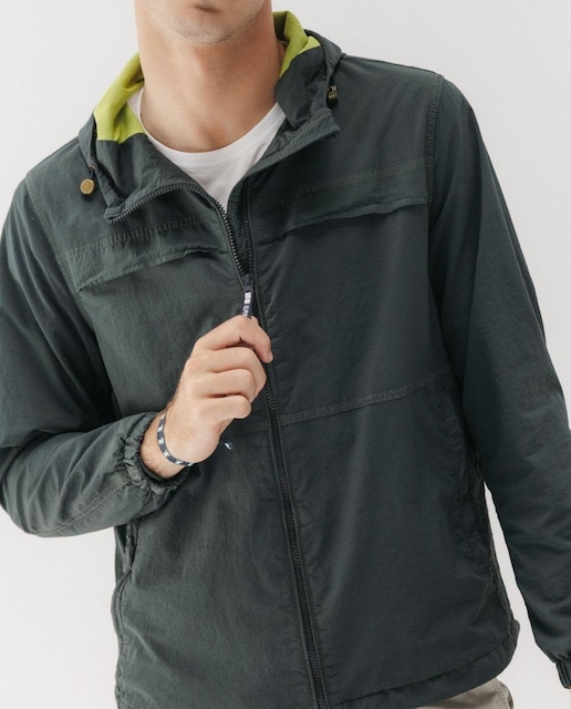 Imagen 0 de Cazadora de hombre con capucha