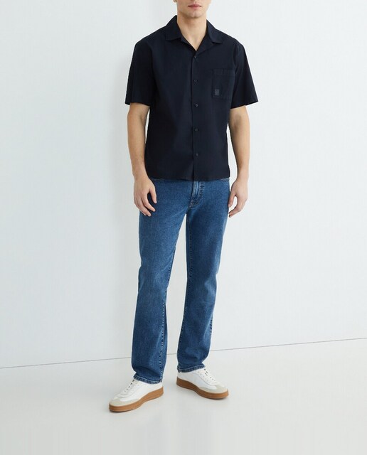 Imagen 0 de Camisa de hombre de manga corta con un bolsillo y logo en el pecho