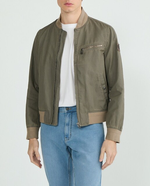 Imagen 0 de Cazadora de hombre tipo bomber con bolsillo de cremallera en el pecho