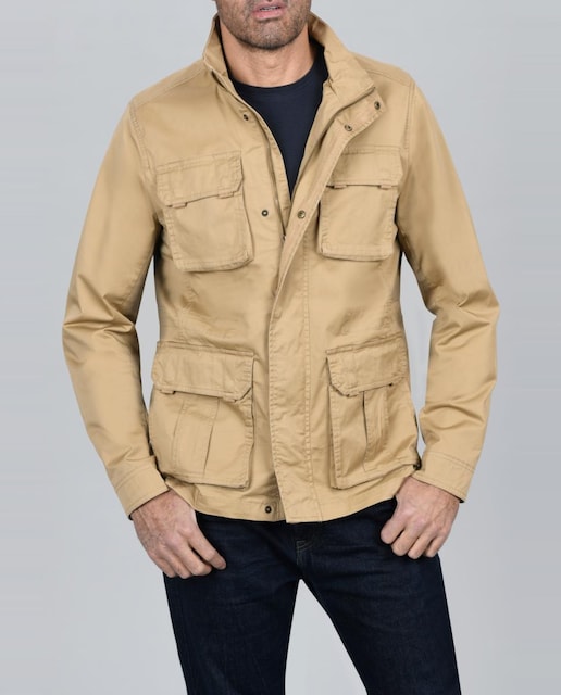 Imagen 0 de Sahariana de hombre con cuatro bolsillos