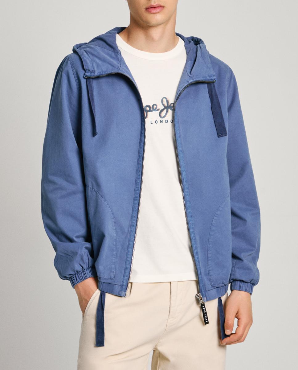 Imagen 0 de Chaqueta de hombre ligera con capucha
