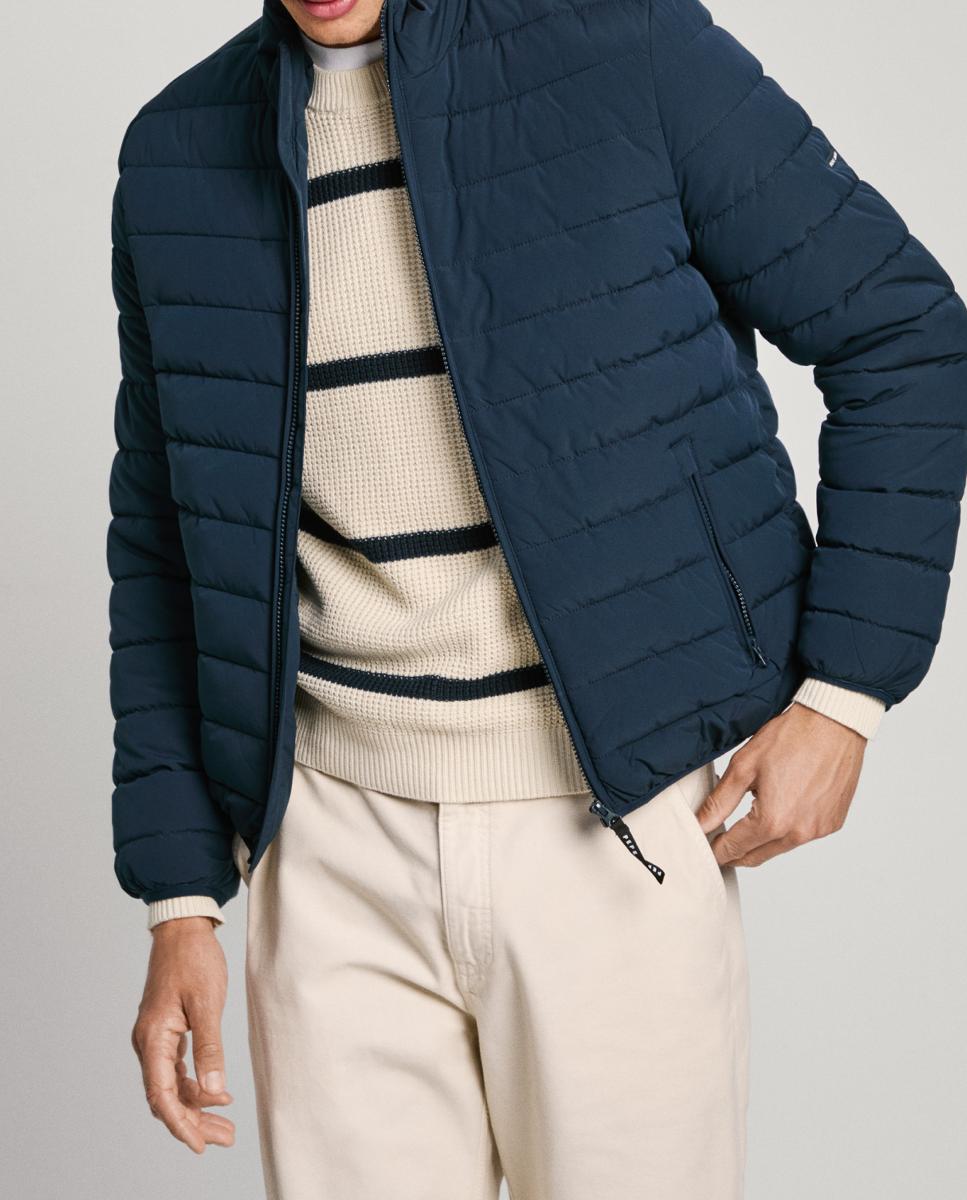 Imagen 0 de Chaqueta de hombre acolchada con cuello de embudo
