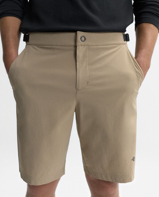 Imagen 0 de Pantalón corto deportivo con cintura elástica ajustable con cordón.